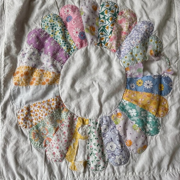 Handmade quilt - Picture 5 of 11